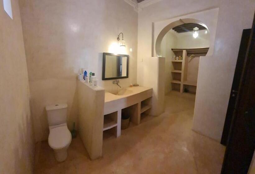 تختخواب و صبحانه Amma S House