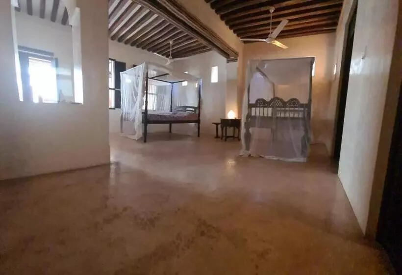 تختخواب و صبحانه Amma S House