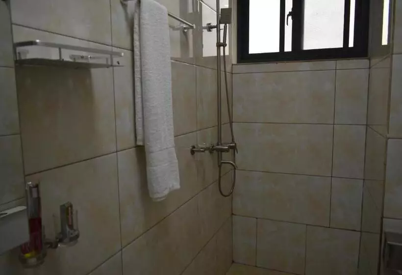 تختخواب و صبحانه Bwami Dubai Hotel Kasulu