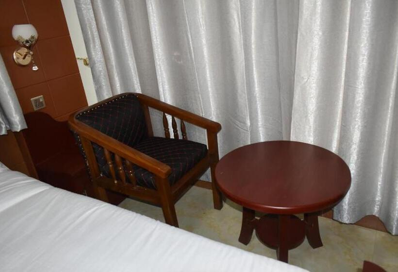 مبيت وإفطار Bwami Dubai Hotel Kasulu