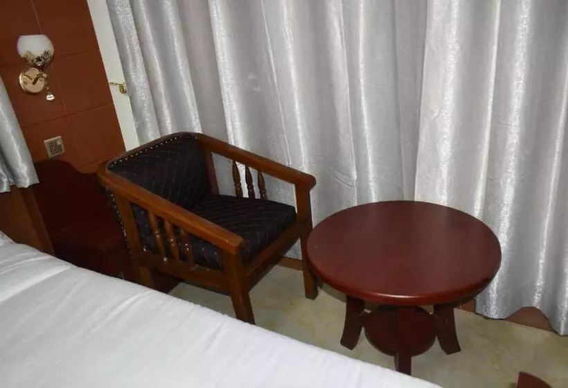 تختخواب و صبحانه Bwami Dubai Hotel Kasulu