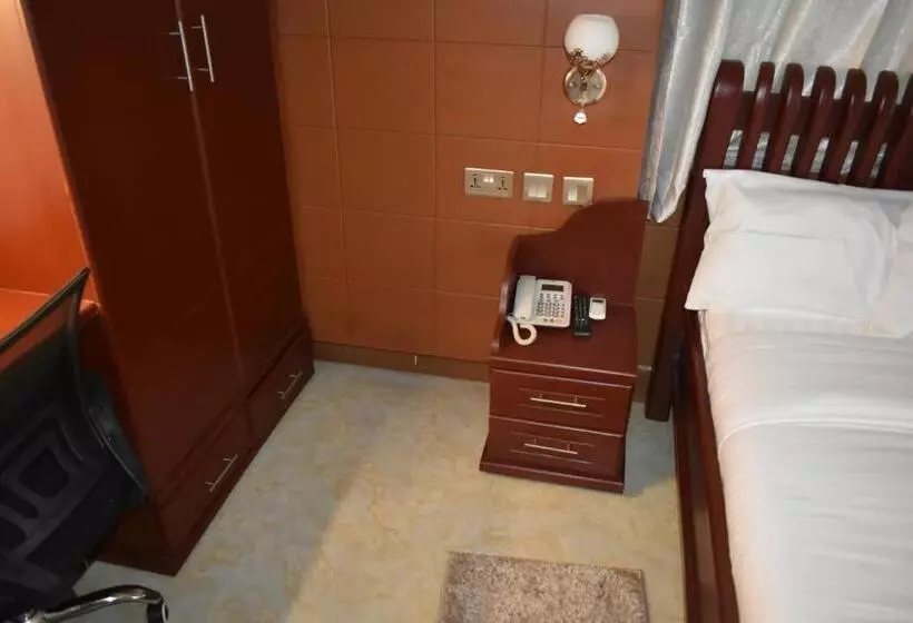تختخواب و صبحانه Bwami Dubai Hotel Kasulu