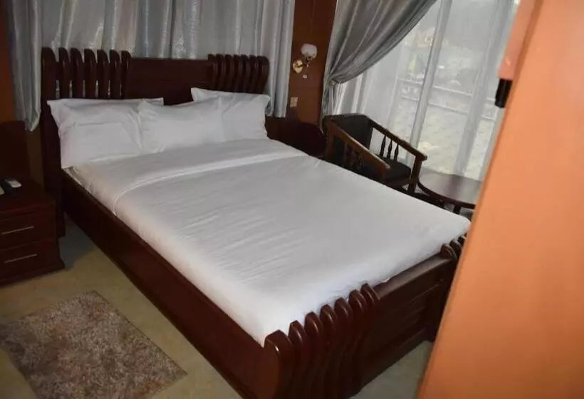 تختخواب و صبحانه Bwami Dubai Hotel Kasulu