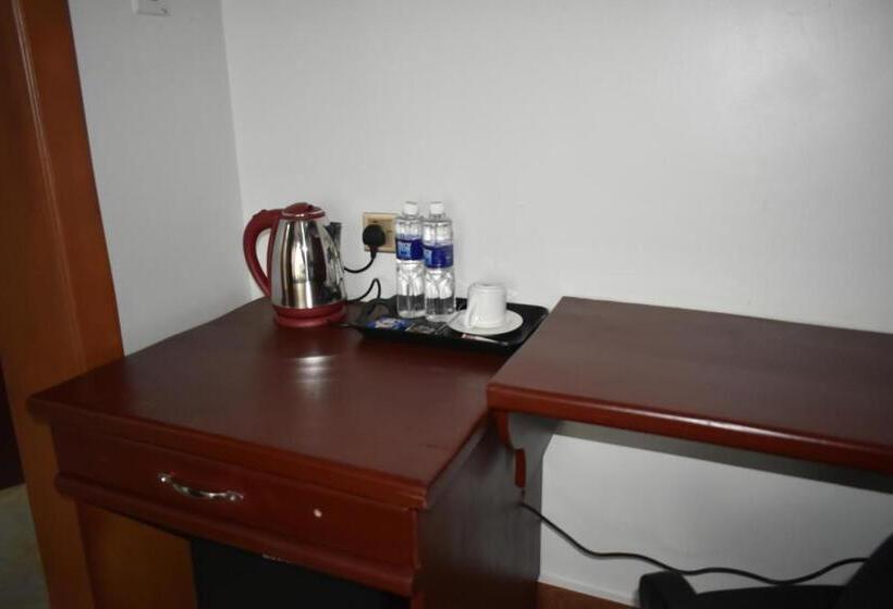 مبيت وإفطار Bwami Dubai Hotel Kasulu