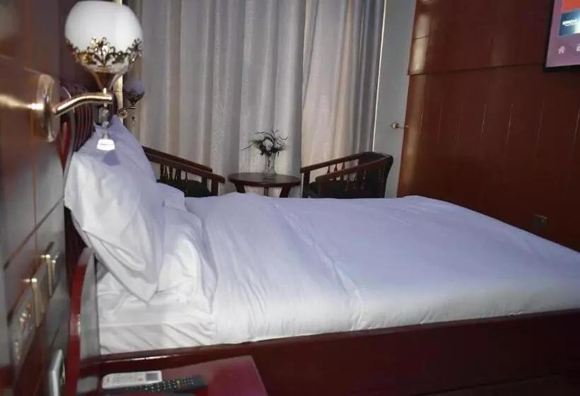 تختخواب و صبحانه Bwami Dubai Hotel Kasulu