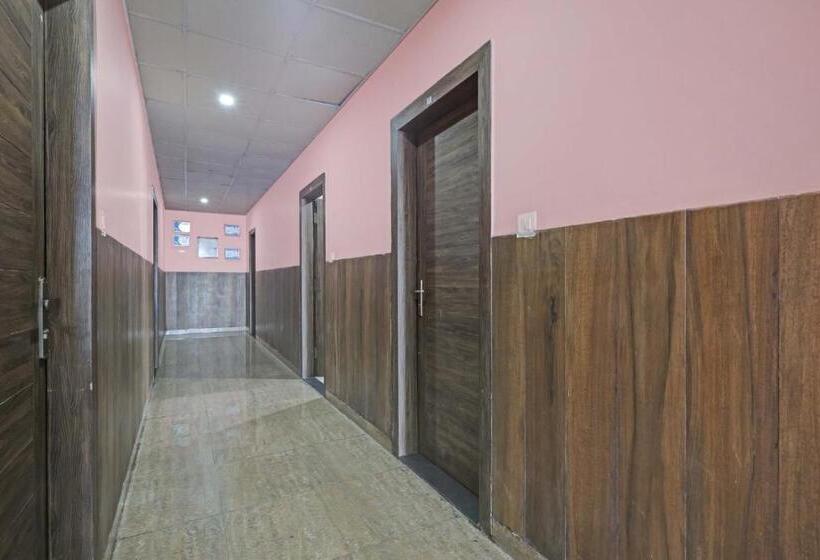 Отель Spot On 81091 Gmall