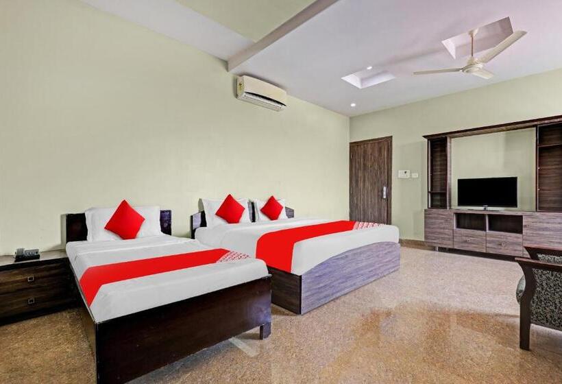 Отель Spot On 81091 Gmall