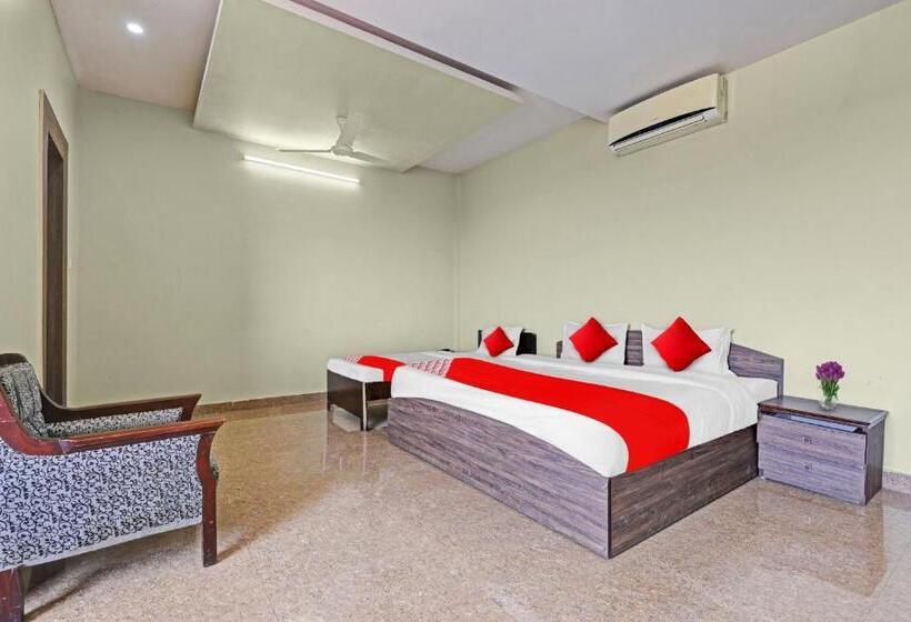 Отель Spot On 81091 Gmall