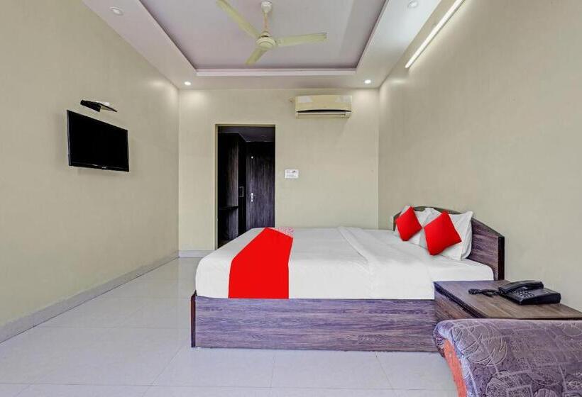 Отель Spot On 81091 Gmall