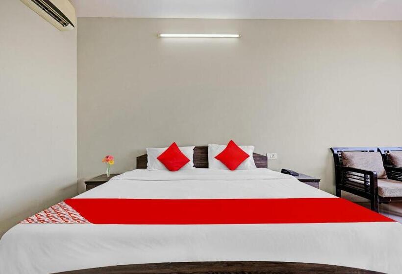 Отель Spot On 81091 Gmall