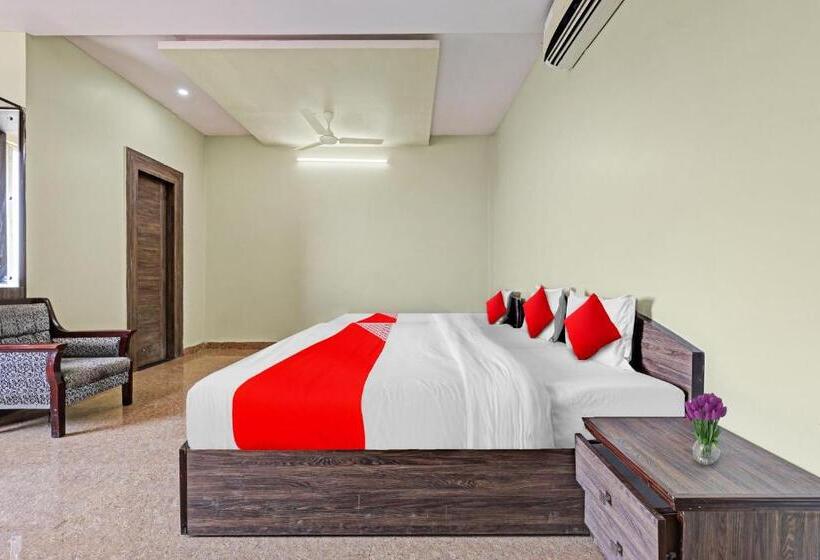 Отель Spot On 81091 Gmall