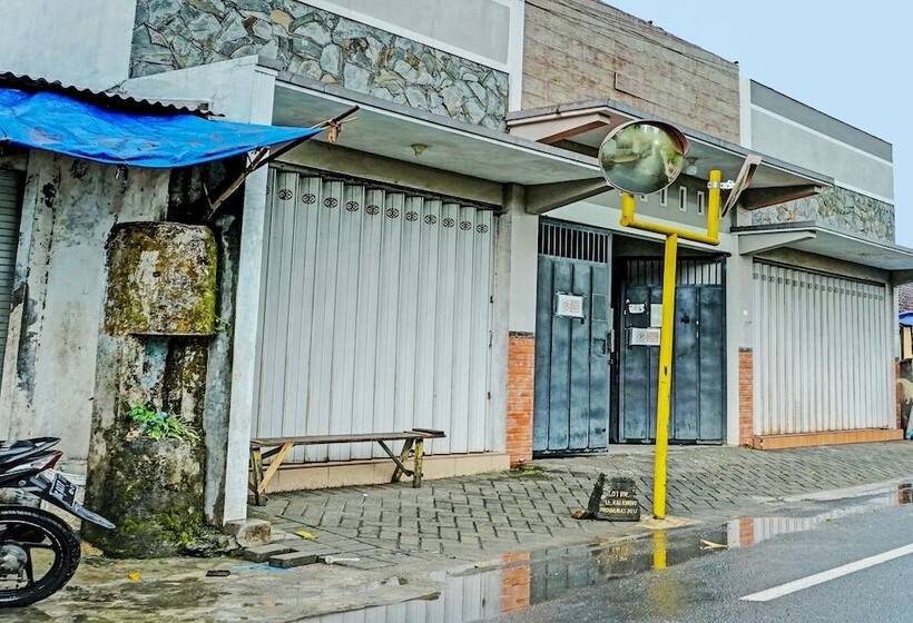 Hotel Spot On 92393 Namimart Syariah 1