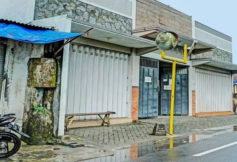 ホテル Spot On 92393 Namimart Syariah 1