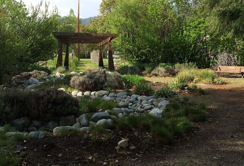 汽车旅馆 Naramata Centre