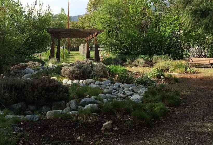 Motelli Naramata Centre