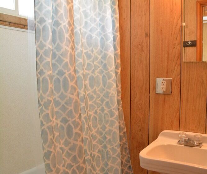 汽车旅馆 Naramata Centre