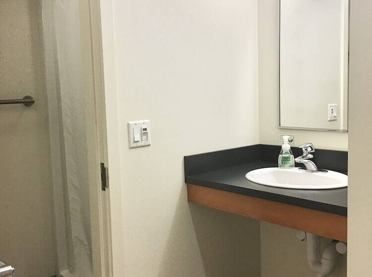 汽车旅馆 Naramata Centre