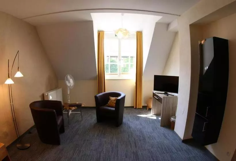 Hotelli Alter Winzerhof Weisenheim Am Berg E.k