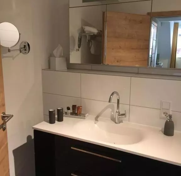 Hotelli Alter Winzerhof Weisenheim Am Berg E.k