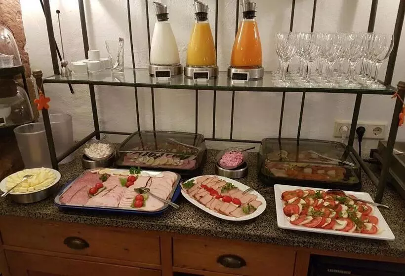 Hotelli Alter Winzerhof Weisenheim Am Berg E.k