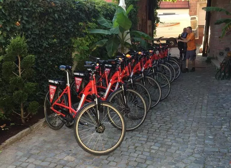 Hotelli Alter Winzerhof Weisenheim Am Berg E.k