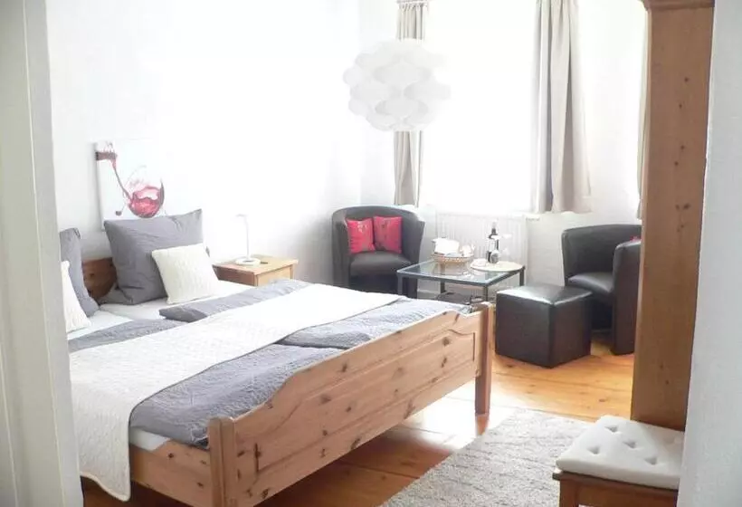 Hotelli Alter Winzerhof Weisenheim Am Berg E.k