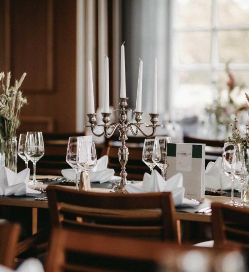 هتل Landhaus Am Golfpark Inhaber Marko Nolden