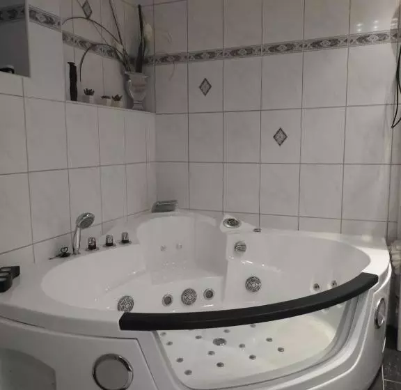 هتل Villa Bomberg