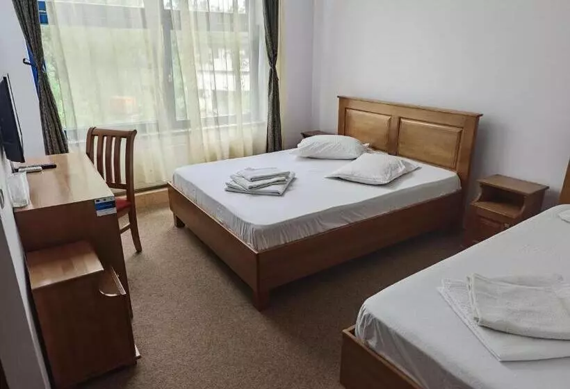 Retkeilymaja Motel Azur Km36