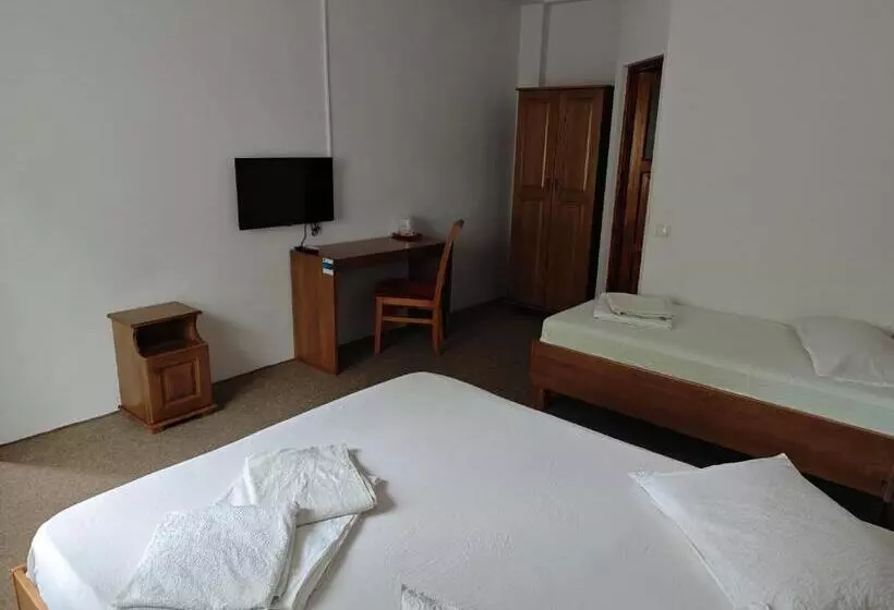 Retkeilymaja Motel Azur Km36