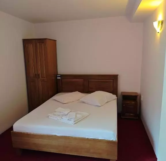 Retkeilymaja Motel Azur Km36