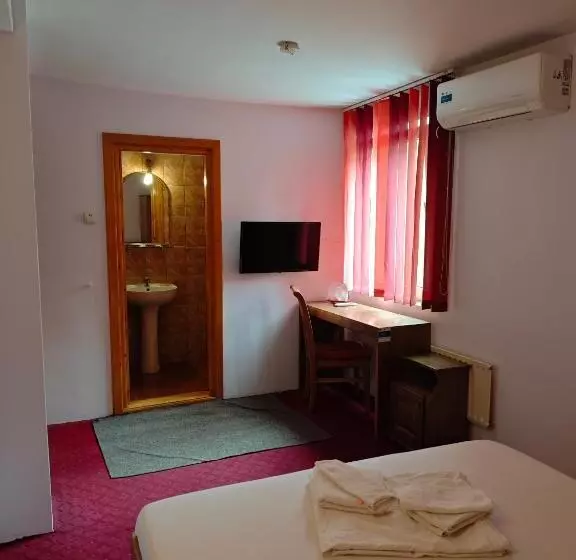 Retkeilymaja Motel Azur Km36