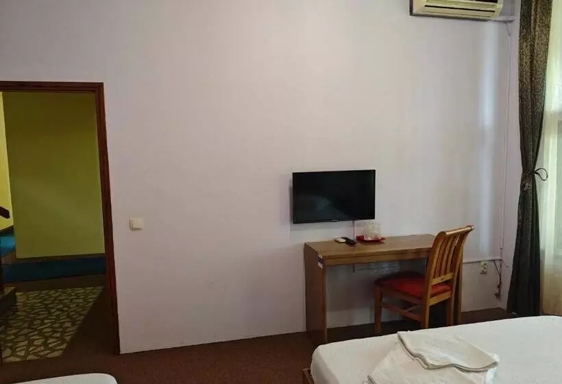 Retkeilymaja Motel Azur Km36