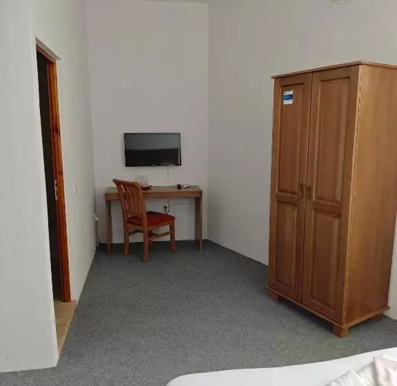 Retkeilymaja Motel Azur Km36