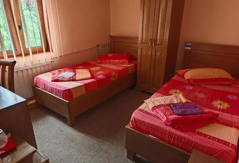 Retkeilymaja Motel Azur Km36