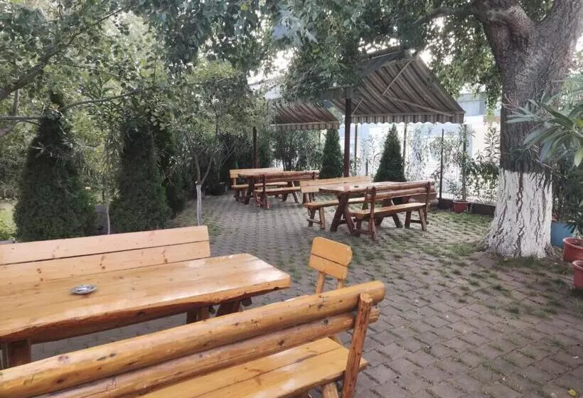 Retkeilymaja Motel Azur Km36