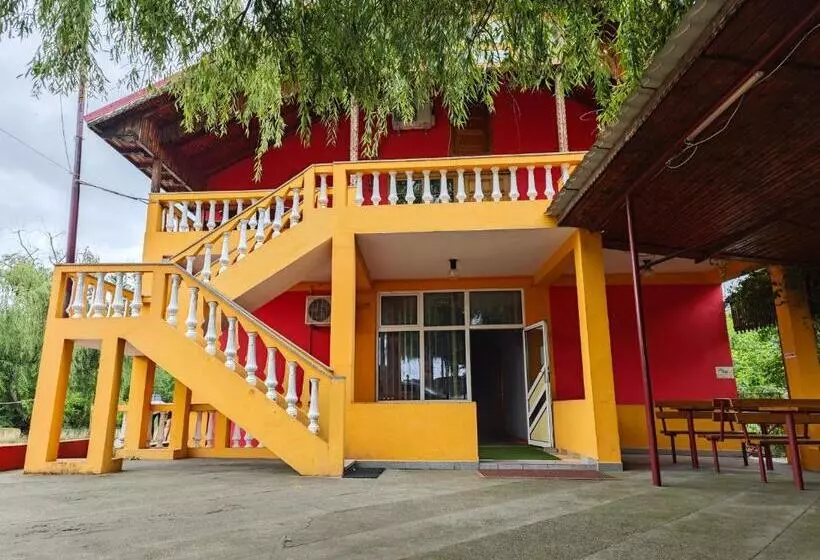 Retkeilymaja Motel Azur Km36