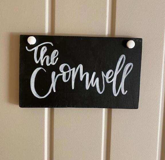 Bed and Breakfast ‘the Retreat” At The Rose @ Crown