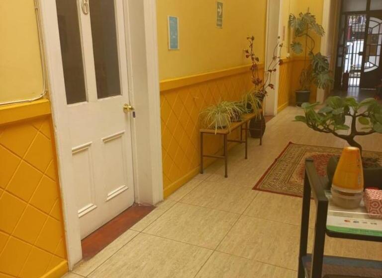 ホテル Arauco Ovalle