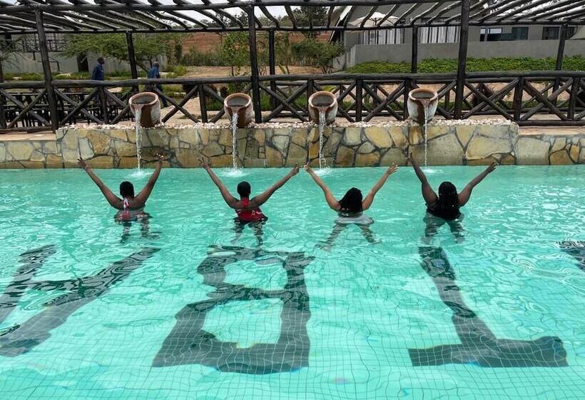 هتل Outback Kenya Lodge