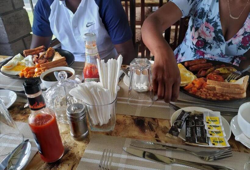 هتل Outback Kenya Lodge