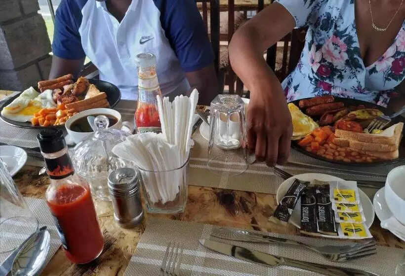 هتل Outback Kenya Lodge