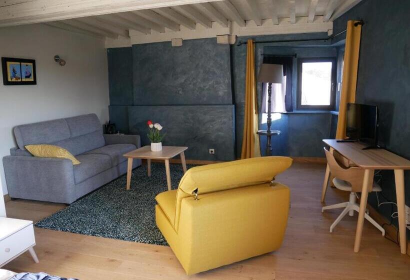 פנסיון Suite De Charme Dans Une Maison Fortifiée Du Xvème Siècle, Entre Nancy Et Metz, Vue Sur La Moselle