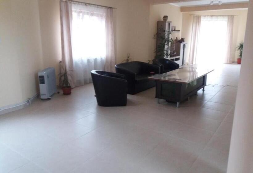 مبيت وإفطار Pensiunea Agroturistica Primavara