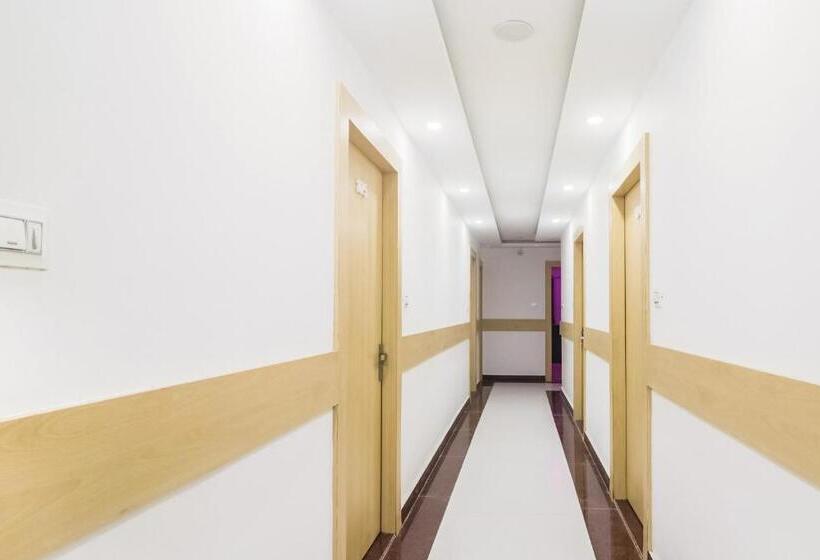 Capital O 61009 Hotel Raj Mahal Sarnath