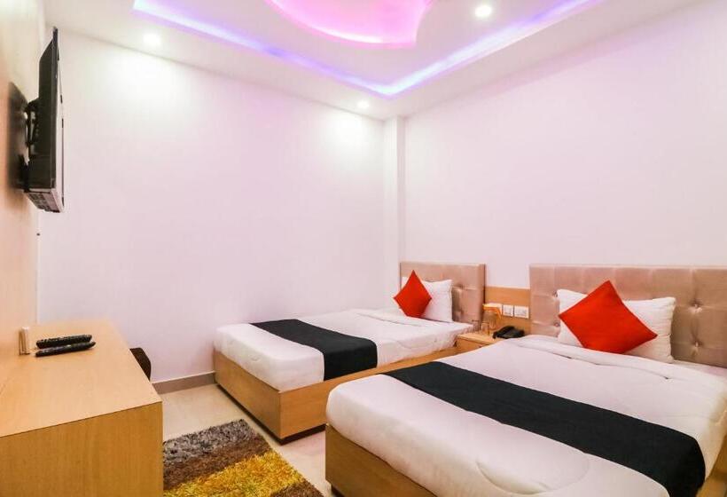 Capital O 61009 Hotel Raj Mahal Sarnath