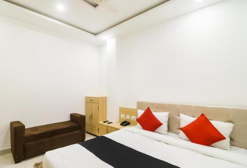 Capital O 61009 Hotel Raj Mahal Sarnath