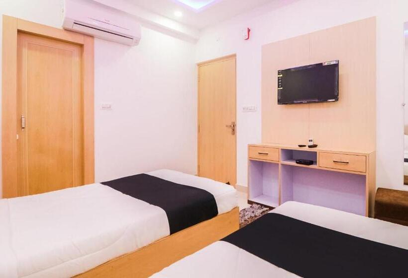 Capital O 61009 Hotel Raj Mahal Sarnath