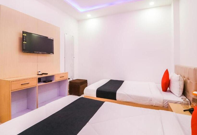 Capital O 61009 Hotel Raj Mahal Sarnath