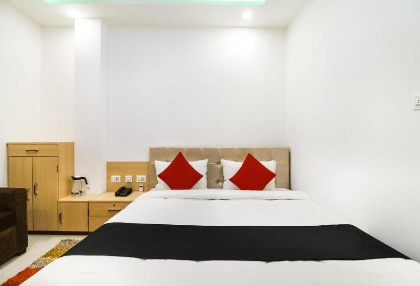 Capital O 61009 Hotel Raj Mahal Sarnath